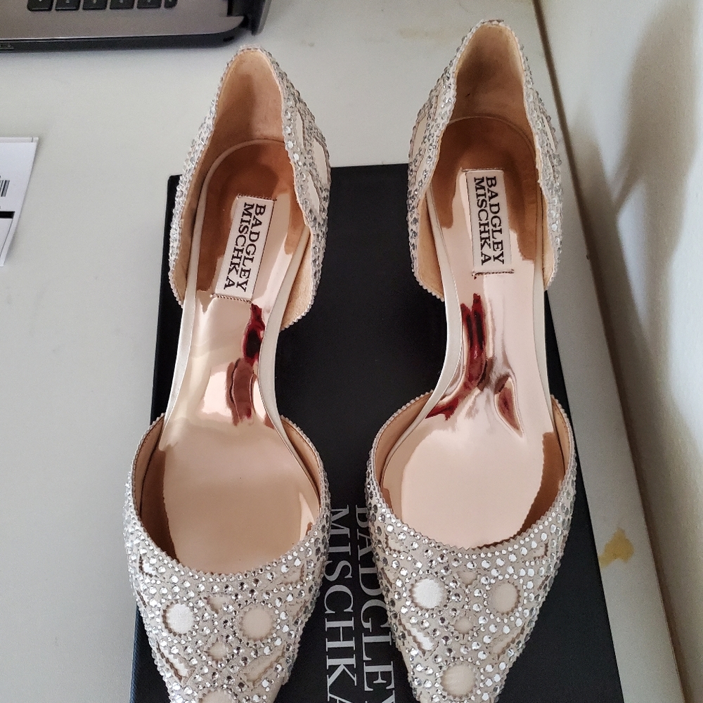Shoes - Picture 6 of 8